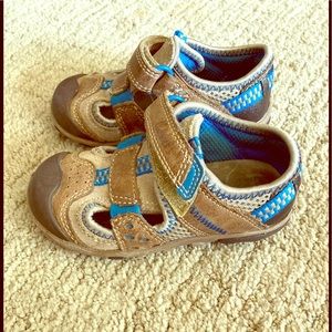 clarks sandals children